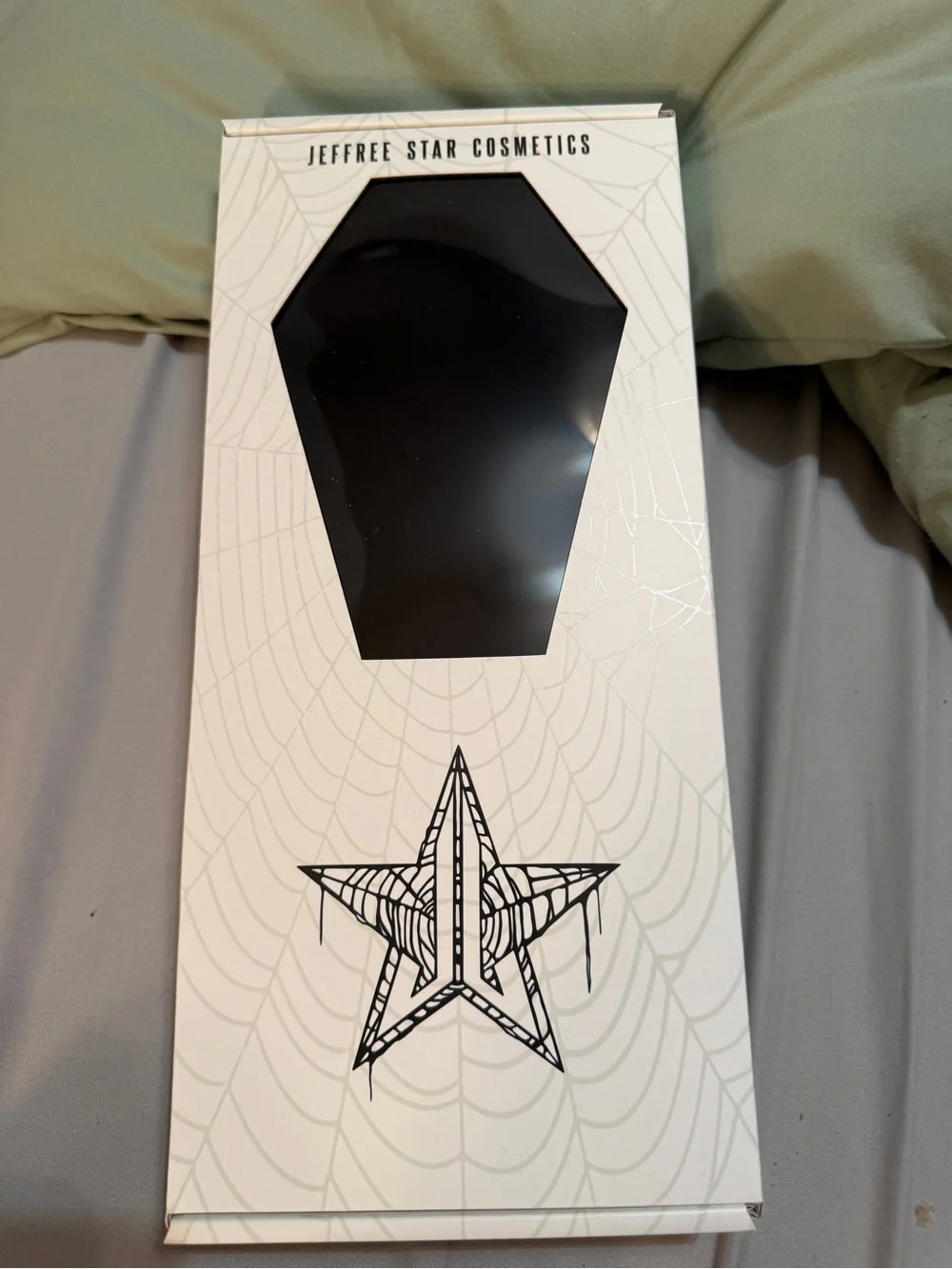 Jeffree Star Cosmetics Coffin-Shaped Mirror limited edition velvet black
